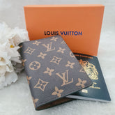 Passport covers with clover brown